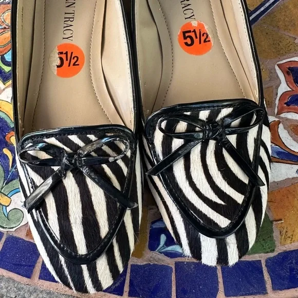 Ellen Tracy Black and White Zebra Print Flats Size 5.5 - Picture 4 of 7